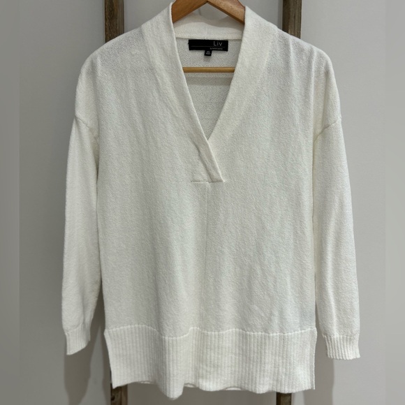Liv By Habitat Sweaters - Liv by Habitat Clothes White V-Neck Pullover Sweater Long Sleeve Women’s Size XS